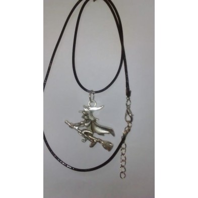 Bruja de la suerte con cordón (Amuletos y talismanes)