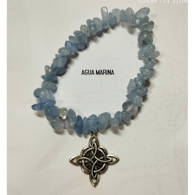 Pulsera mineral chip Aguamarina,con nudo bruja elástica