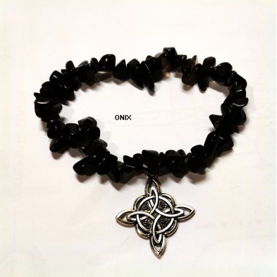 Pulsera de mineral chip Onix,con nudo bruja, fortaleza y estabilidad emocional.